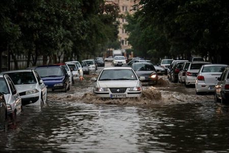 تصویری از آبگرفتگی خیابان کوهسنگی مشهد