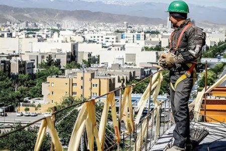 چالش کارگران برای خرید مسکن: باحق مسکن ۹۰۰ هزار تومانی کارگران نمی‌شود نان خرید چه برسد خانه !