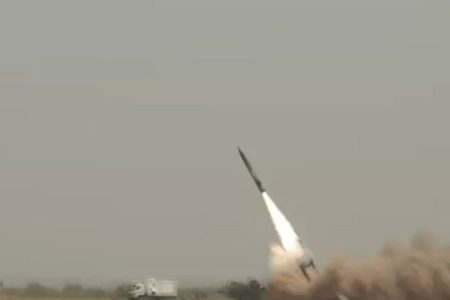 تماشای لحظه پرتاب موشک توسط مردم پاکستان