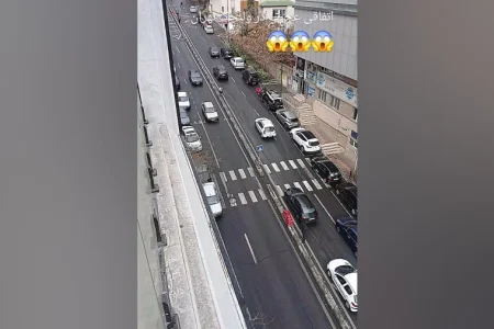 گیر کردن خودروها در سربالایی به خاطر بارش باران در ولنجک تهران