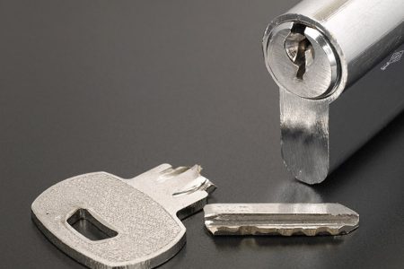 کلید داخل قفل شکست چیکار کنیم؟